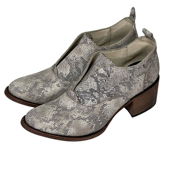 FREEBIRD by Steven Women’s Sadie Python Embossed Bootie size 9